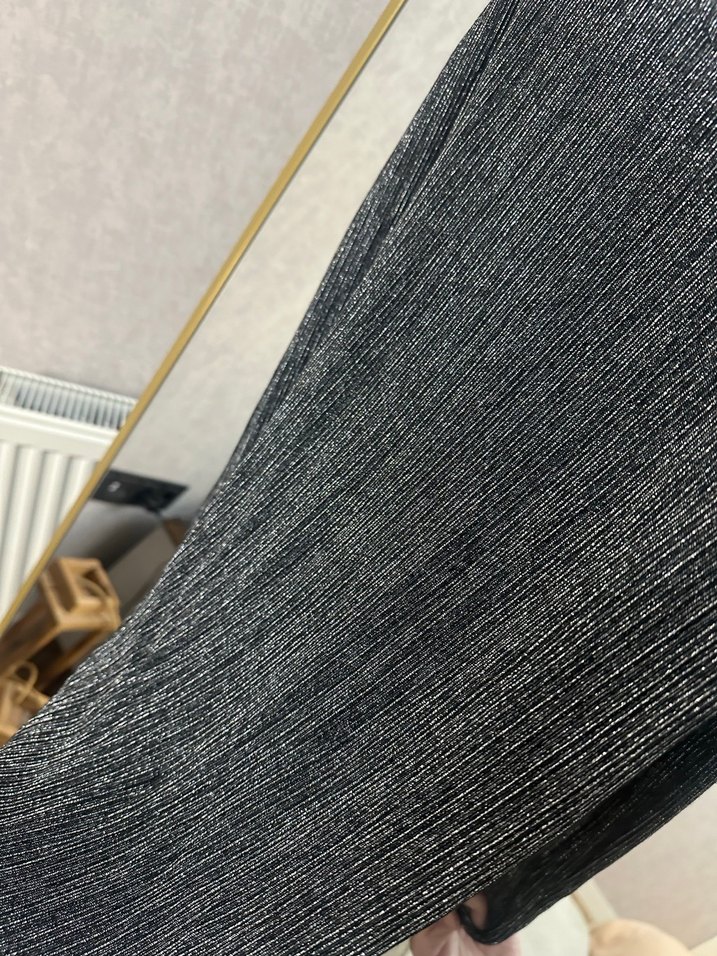 Gri Uzun Piliseli V Yakalı Salaş Elbise - Görsel 4