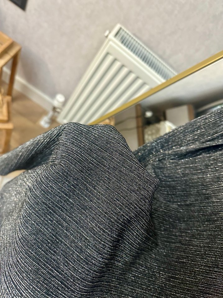 Gri Uzun Piliseli V Yakalı Salaş Elbise - Görsel 2