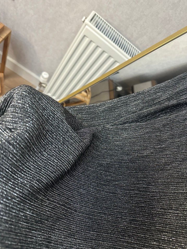 Gri Uzun Piliseli V Yakalı Salaş Elbise - Görsel 3