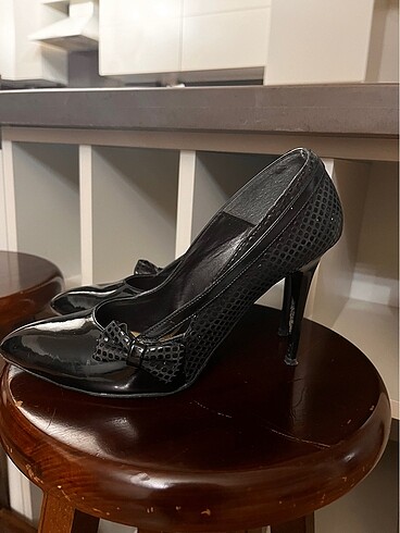 Siyah bayan stiletto