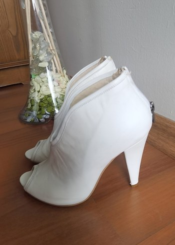 Diğer Kadın Beyaz Deri Stiletto Gece Ayakkabısı