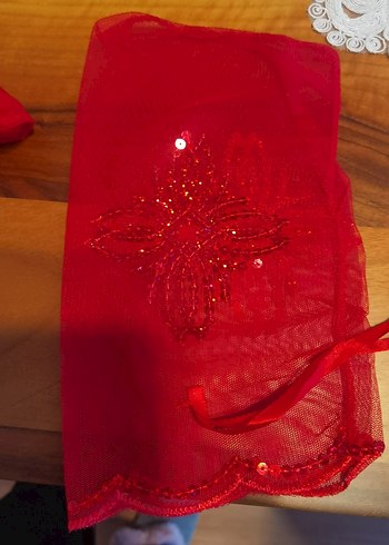 Kırmızı Boncuk İşlemeli Parlak Duvak - Görsel 2