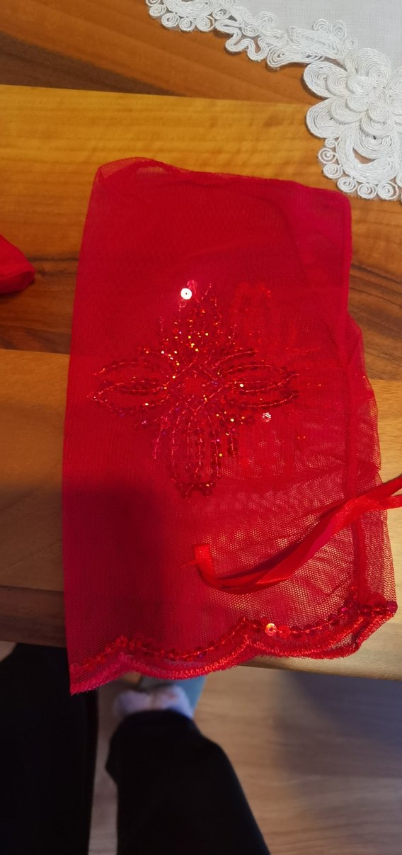 Kırmızı Boncuk İşlemeli Parlak Duvak - Görsel 2