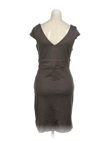40 Beden PreLoved Kısa Elbise %70 İndirimli.