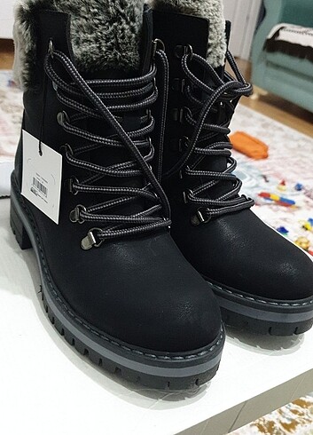 Nine West Hic giyilmedi