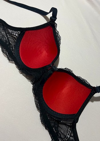 Diğer Kırmızı Siyah Dantelli Sütyen