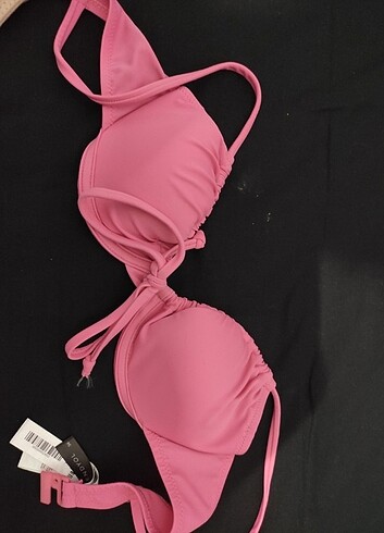 Bikini üstü pembe