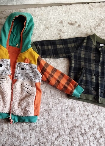 24-36 Ay Beden İki adet fermuarlı düğmeli sweatshirt 