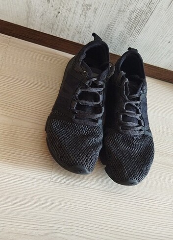 40 Beden siyah Renk Newfeel 40 no ayakkabı kısa süre giyildi