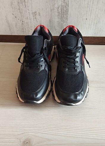 Snkrs 44 no ayakkabı hiç giyilmedi 