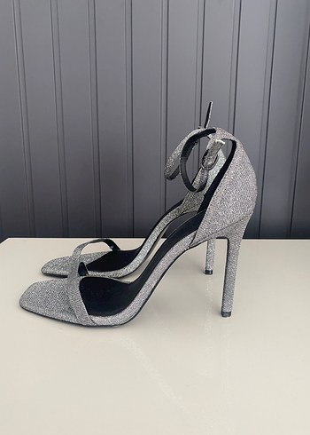 MANGO Gri Bilekten Bağlamalı Stiletto Sandalet - Görsel 8