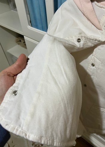 Düğmeli Kapüşonlu Beyaz Kız Çocuk Ceketi - Görsel 4