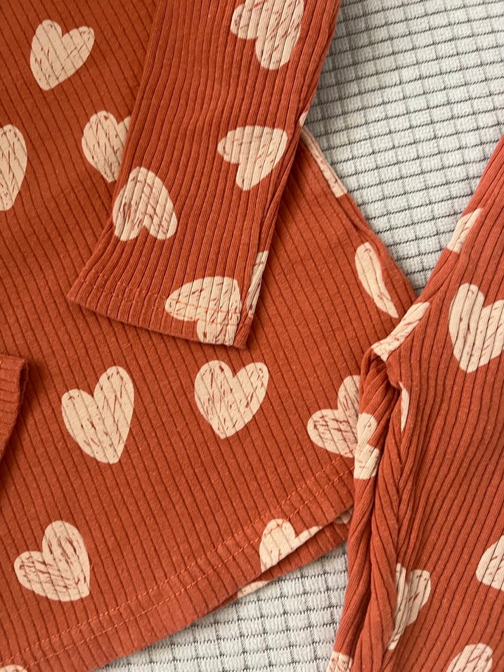 Uzun Kollu Örgü Kalp Desenli Kız Bebek Takımı - Görsel 4