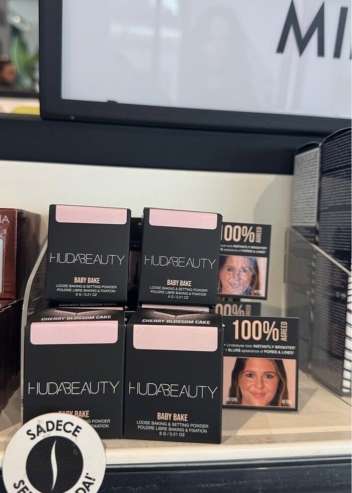 Mini Huda Beauty Cherry Blossom pudra - Görsel 2