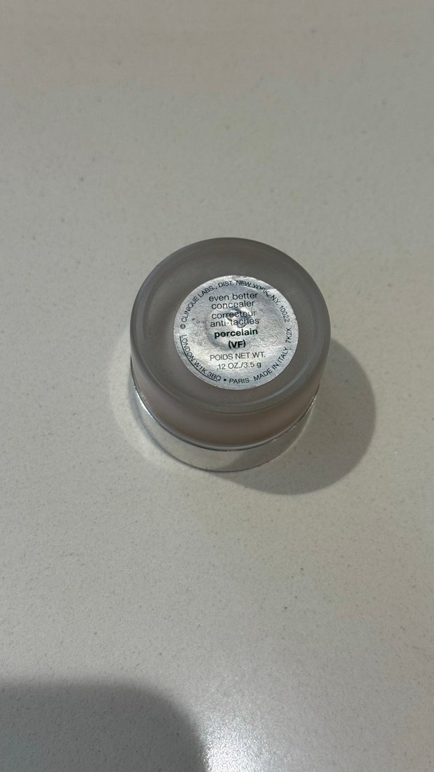 Clinique Açık Bej Kapatıcı - Görsel 2