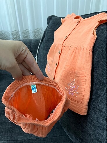 1 Yaş Beden turuncu Renk Kız bebek turuncu müslin takım