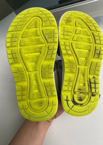 26 Beden Işıklı benetton sandalet 26 numara