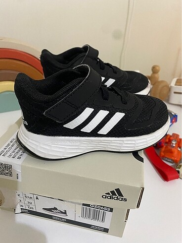 22 Beden Adidas 22 numara