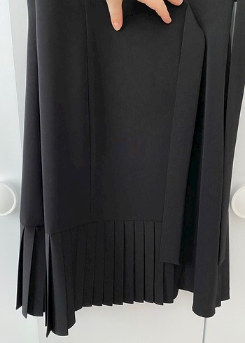 Piliseli Siyah Midi Kolsuz yelek veya elbise - Görsel 4