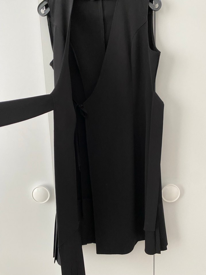 Piliseli Siyah Midi Kolsuz yelek veya elbise - Görsel 3