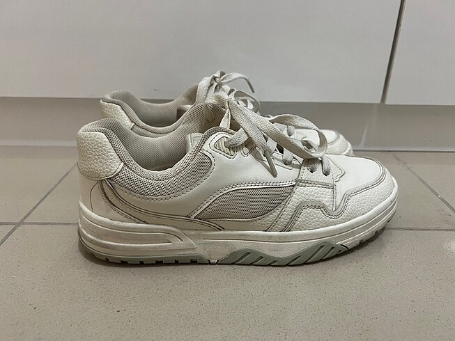 37 Beden beyaz Renk Zara kontrast deri parçalı sneaker