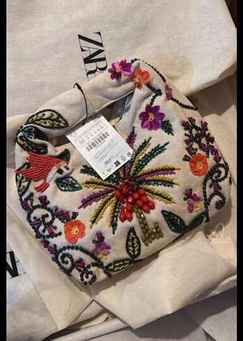 Zara Zar Ekru Cicekli İslemeli Omuz Cantasi