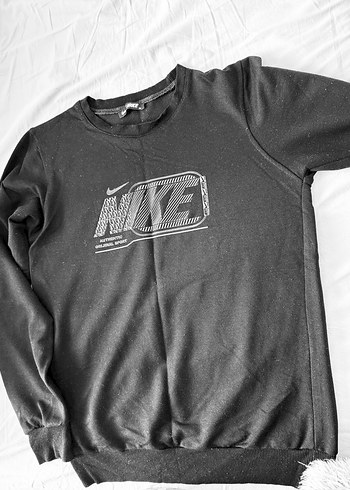 Nike Siyah Sweatshirt Rahat Ve Sik Tasarim