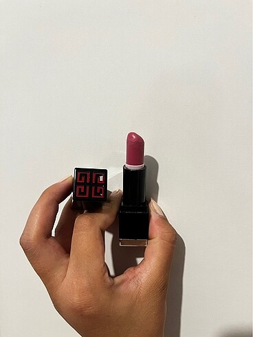 Beden Givenchy ruj 206 rose theatre