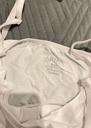 Beyaz Emzirme Sütyeni ve Siyah-Beyaz Atlet Takımı - Görsel 8