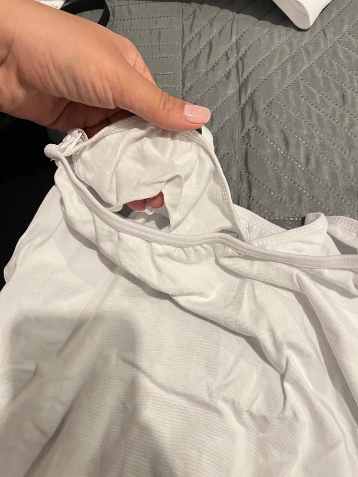 Beyaz Emzirme Sütyeni ve Siyah-Beyaz Atlet Takımı - Görsel 2