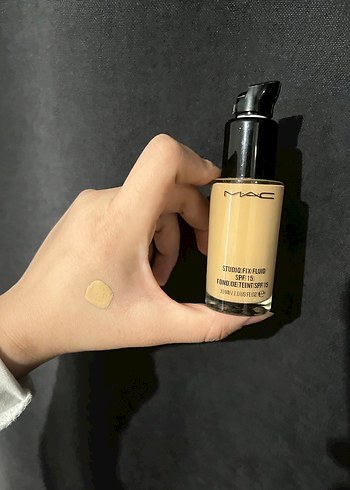 MAC Studio Fix Sıvı Fondöten SPF 15 Bej nc20 - Görsel 2
