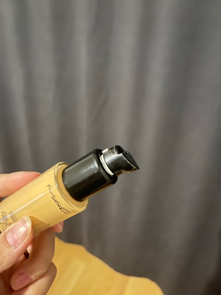 MAC Studio Fix Sıvı Fondöten SPF 15 Bej nc20 - Görsel 5