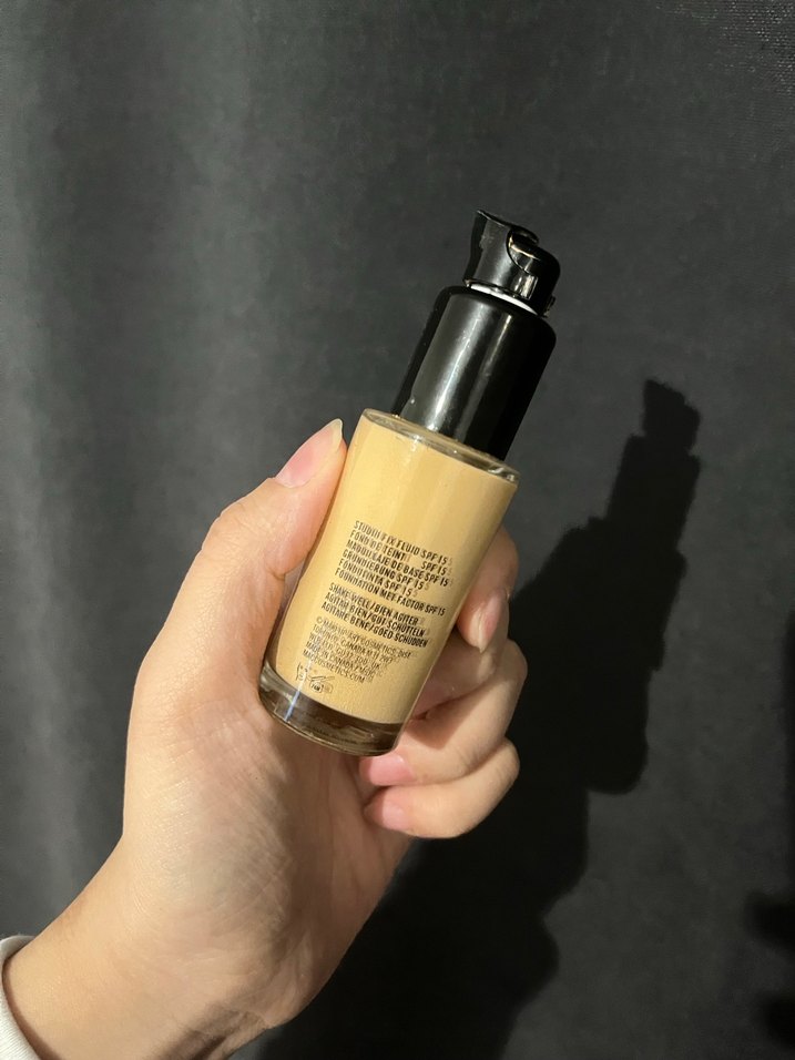 MAC Studio Fix Sıvı Fondöten SPF 15 Bej nc20 - Görsel 3