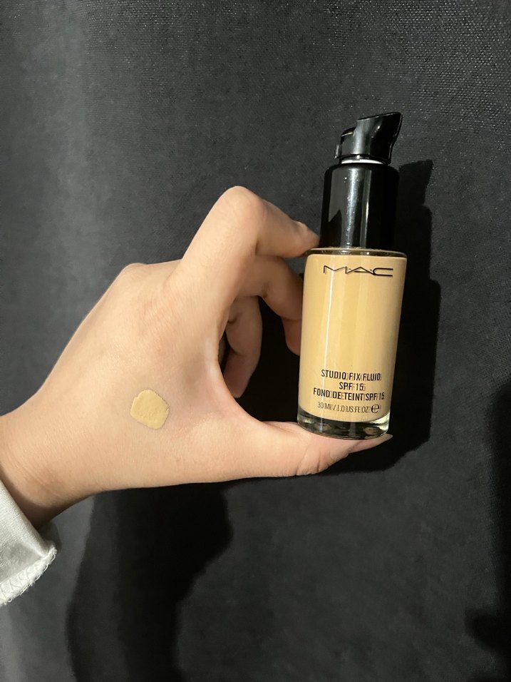 MAC Studio Fix Sıvı Fondöten SPF 15 Bej nc20 - Görsel 2