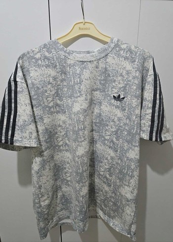 Adidas Gri Beyaz Mermer Desenli Oversize Tisort