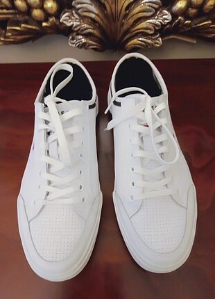 TOMMY HİLFİGER 42 BEYAZ