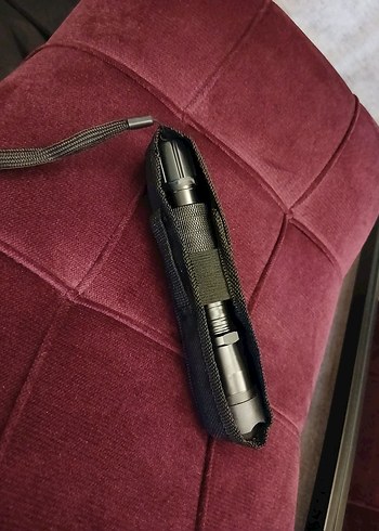 siyah şok cihazı ve el feneri - Görsel 4