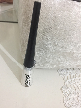 diğer Beden Metalik eyeliner