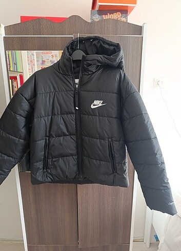 m Beden Orijinal sıfır Nike kadın mont M beden 