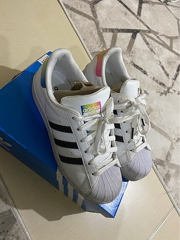 37 Beden beyaz Renk Adidas Superstar