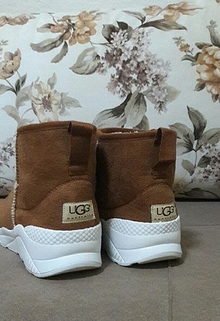Kısa bot UGG