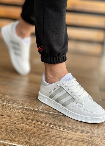 42 Beden Adidas Erkek spor ayakkabı