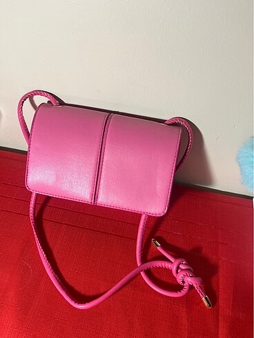 Pembe capraz canta