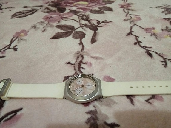 Swatch swatch beyaz saat 