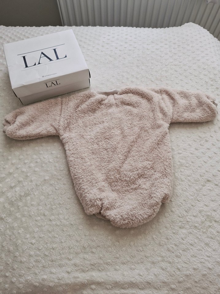 Uzun Kollu Bej Bebek Tulum - Görsel 4