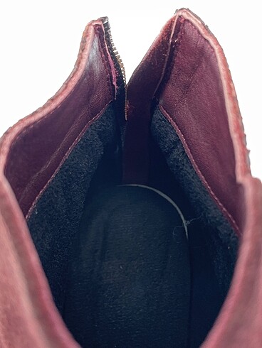 38 Beden bordo Renk PreLoved Bot %70 İndirimli.