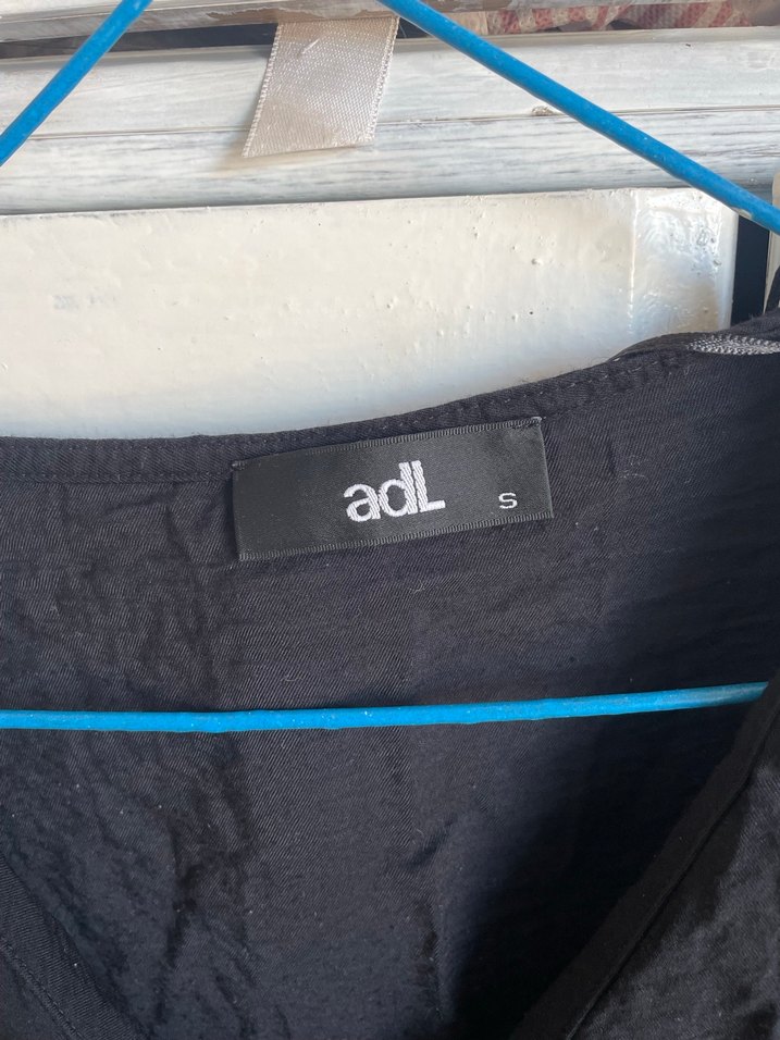 Siyah Keten V Yaka Salaş Elbise - Görsel 4