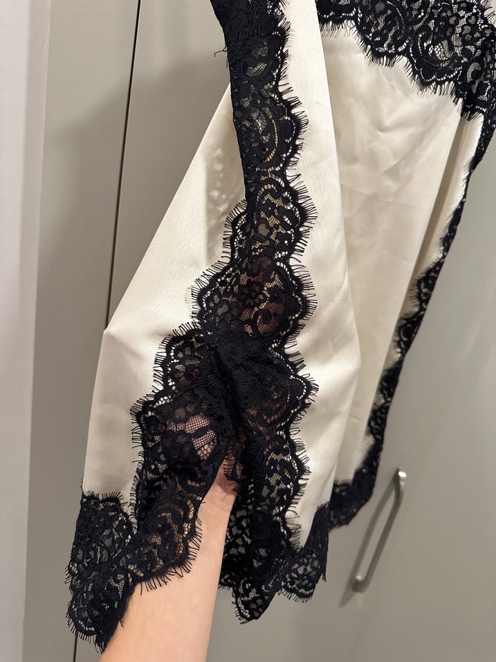Zara Ekru Saten Siyah Dantel Detaylı İnce Askılı Bluz — görsel 3/7
