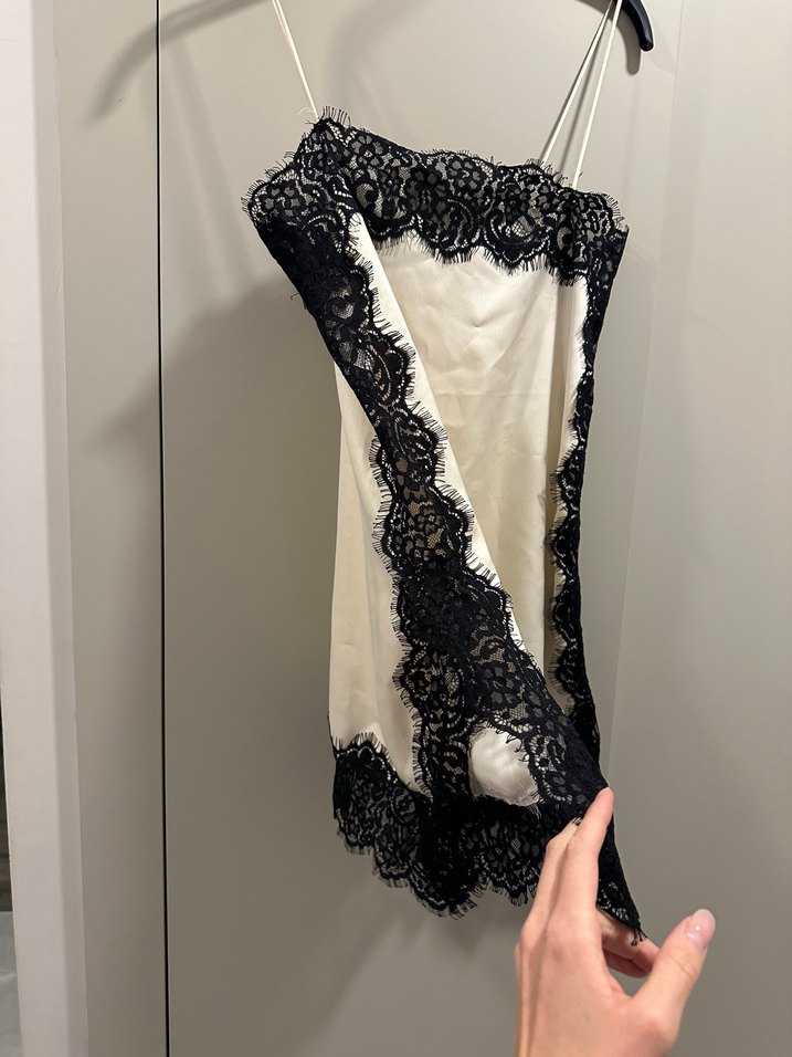 Zara Ekru Saten Siyah Dantel Detaylı İnce Askılı Bluz — görsel 2/7