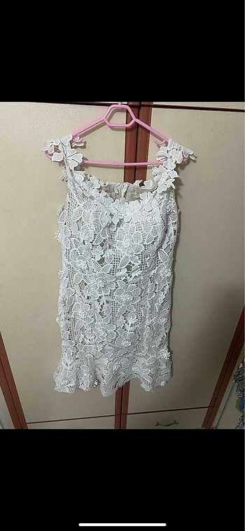 Zara Uc Boyutlu Gupurlu Beyaz Elbise